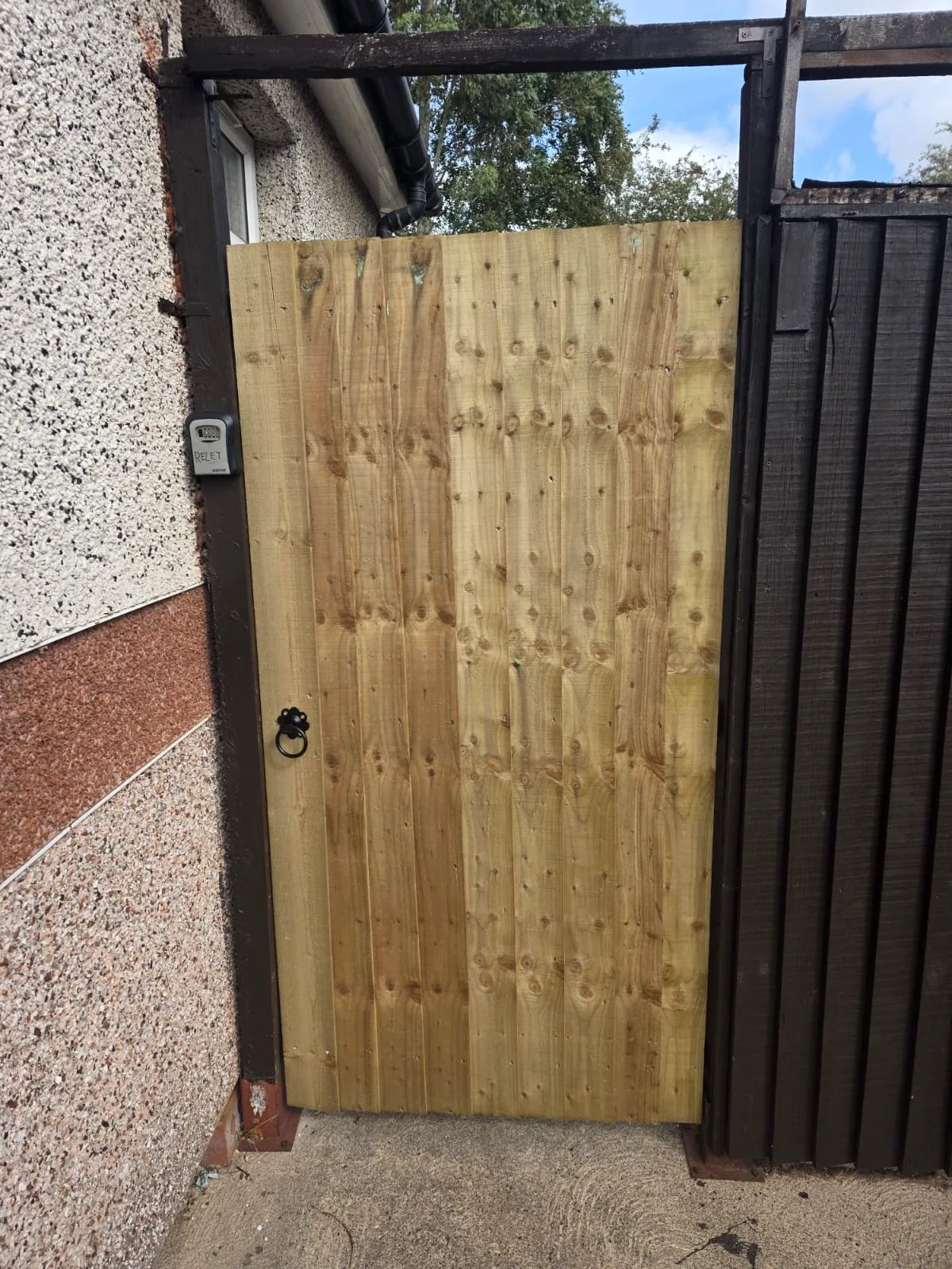 Completed timber passage side gate viewed from the front