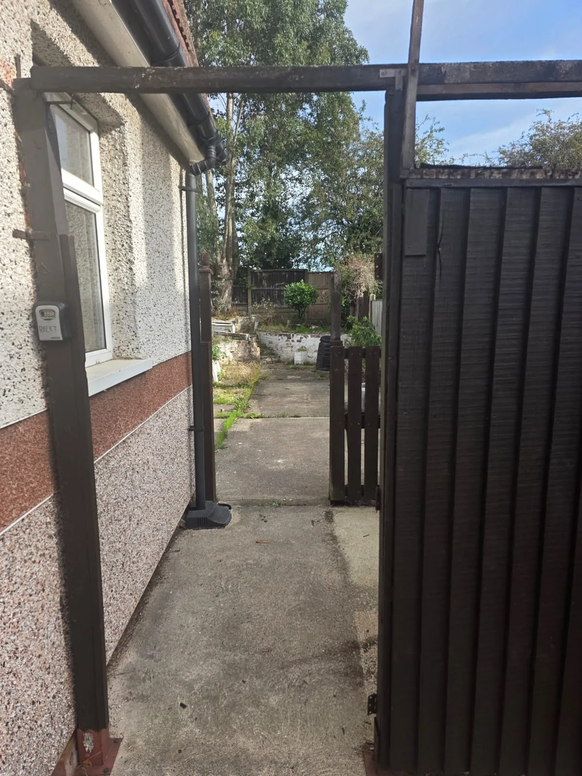 Existing passage opening before the timber side gate was fitted